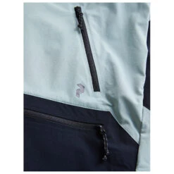 Peak Performance Women's Stretch Trek Shorts - Shorts -Rip Curl-Laden peak performance womens stretch trek shorts shorts detail 5